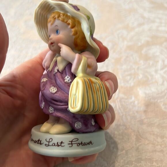 Vintage Avon 1983 “Cherished moments last forever” porcelain figurine EVC - Picture 4 of 10